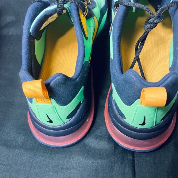 Nike Air Max 270 React - Picture 4 of 6